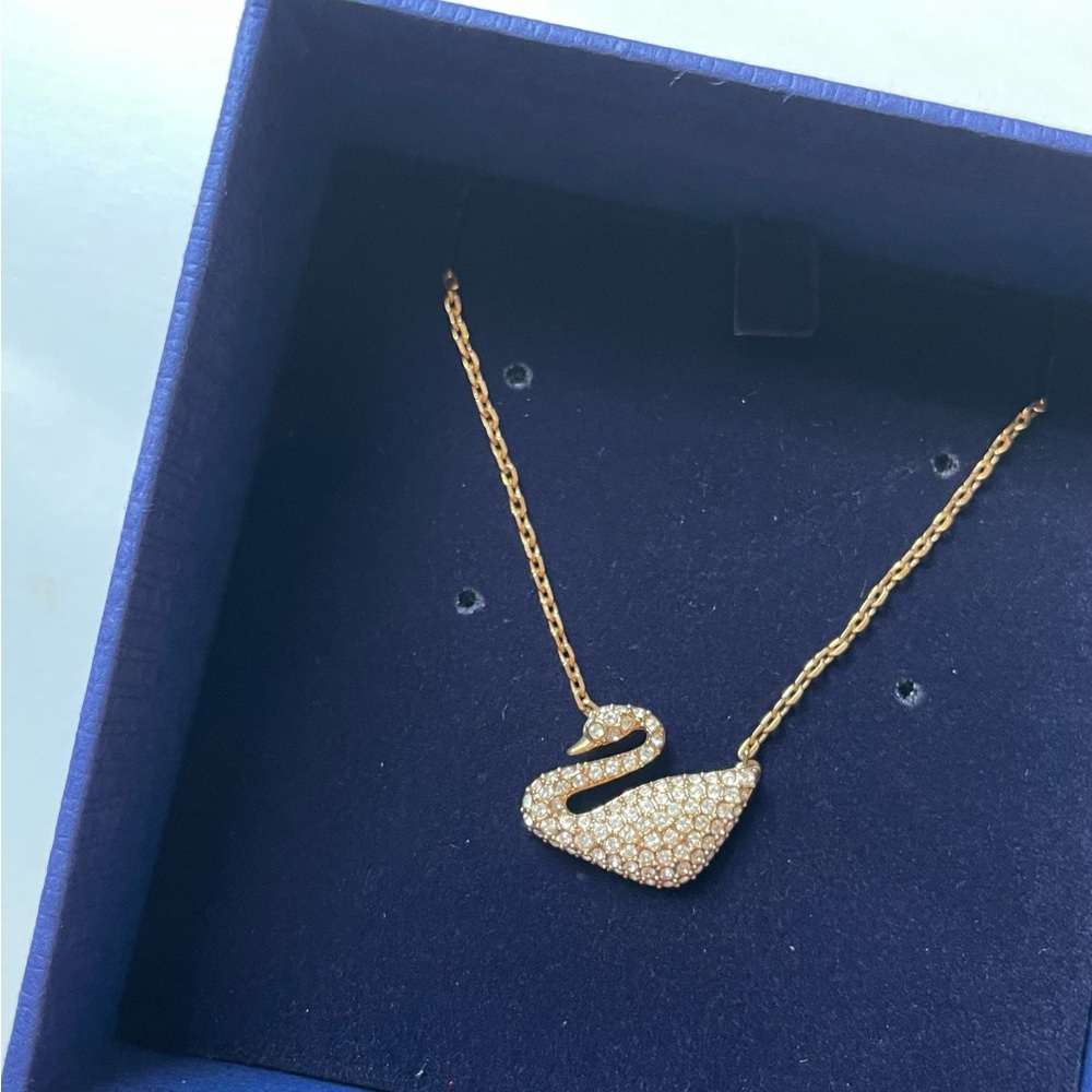Swarovski iconic swan necklace in rose gold - NWT